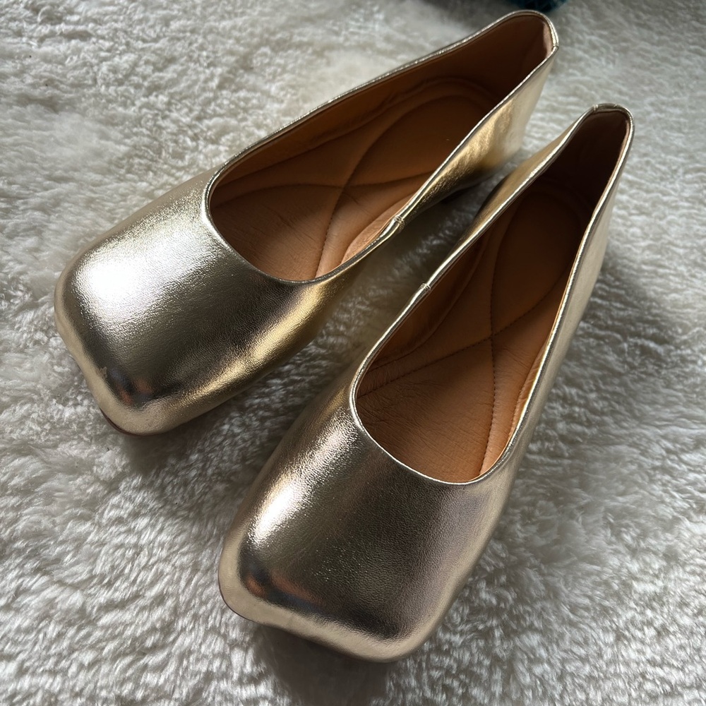 🥭 Mango Toe Designed Gold Leather Women's Flats